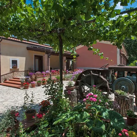 Agriturismo Sorgituro Insieme Farmház