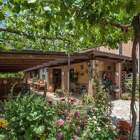 Agriturismo Sorgituro Insieme Farmház